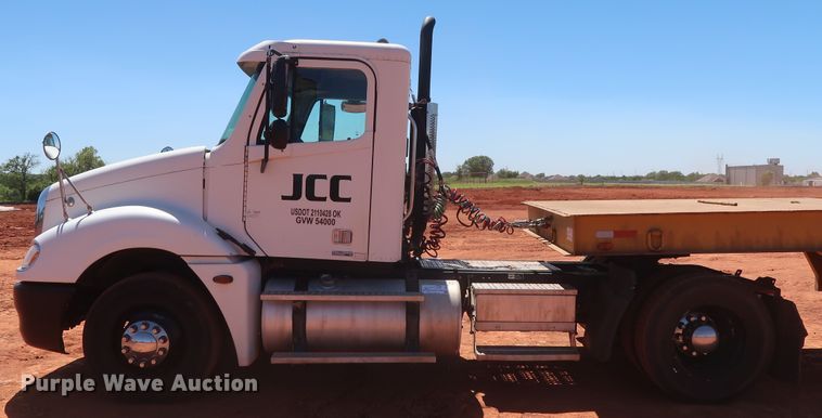 image for item DH0928 2005 Freightliner Columbia  semi truck