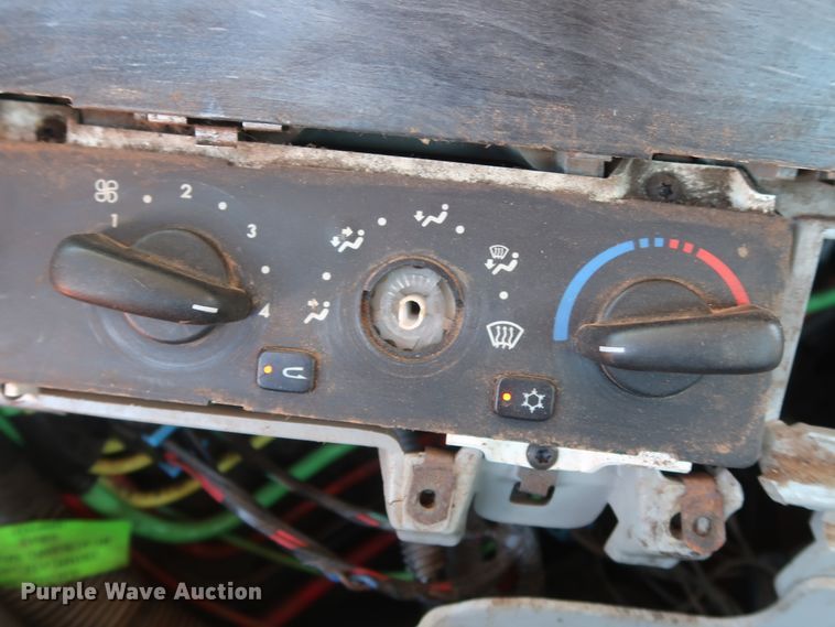 image for item DH0928 2005 Freightliner Columbia  semi truck