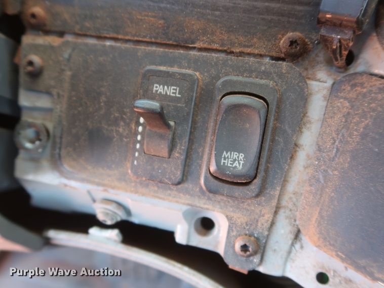 image for item DH0928 2005 Freightliner Columbia  semi truck