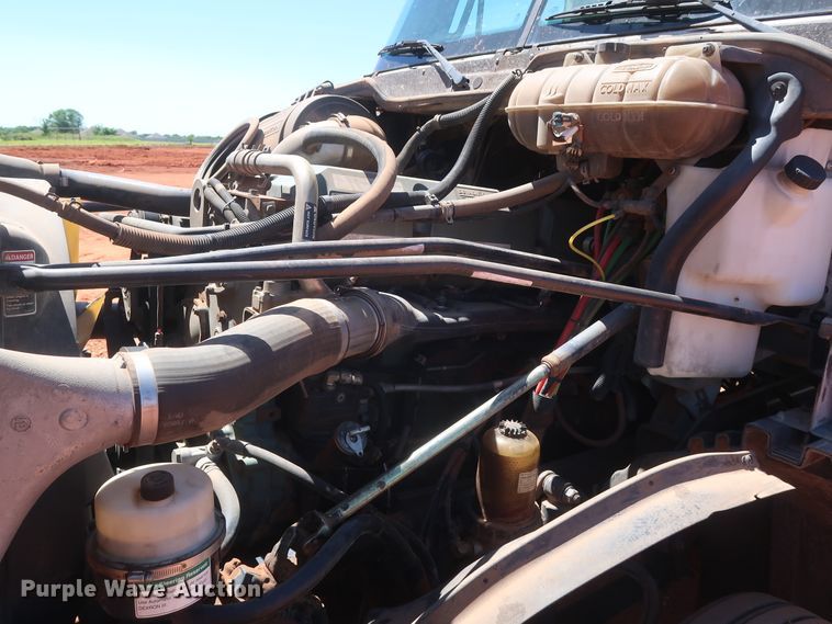 image for item DH0928 2005 Freightliner Columbia  semi truck