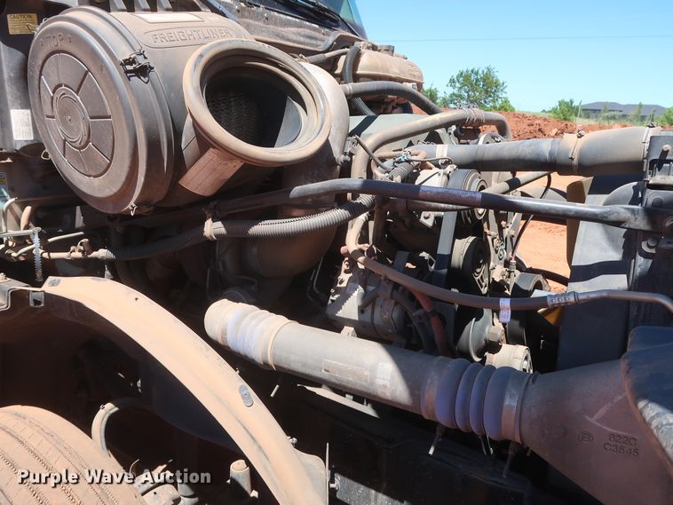 image for item DH0928 2005 Freightliner Columbia  semi truck