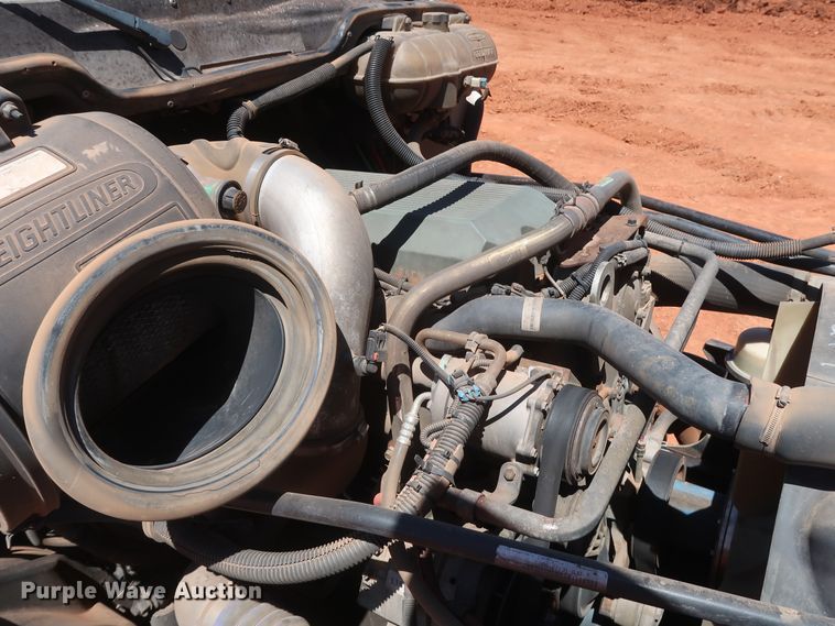 image for item DH0928 2005 Freightliner Columbia  semi truck