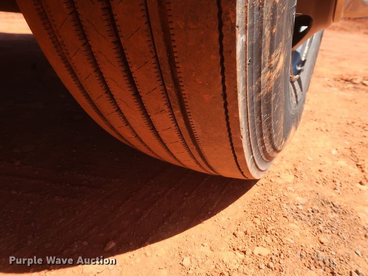 image for item DH0928 2005 Freightliner Columbia  semi truck