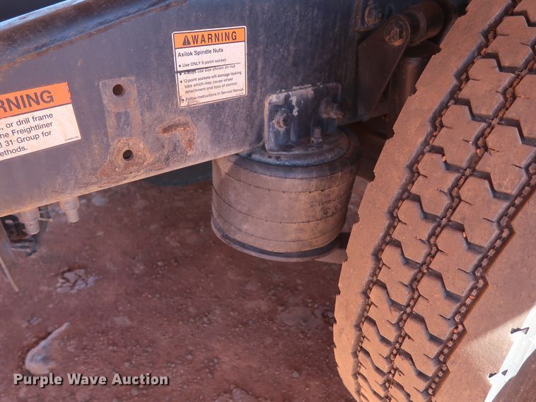 image for item DH0928 2005 Freightliner Columbia  semi truck