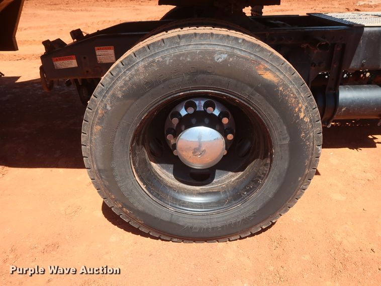 image for item DH0928 2005 Freightliner Columbia  semi truck