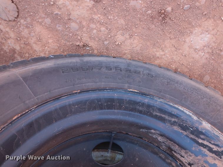 image for item DH0928 2005 Freightliner Columbia  semi truck