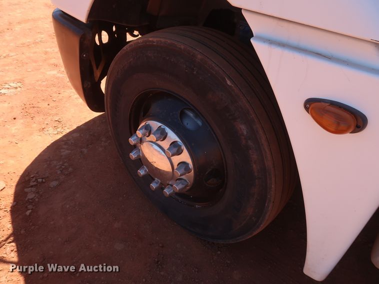 image for item DH0928 2005 Freightliner Columbia  semi truck