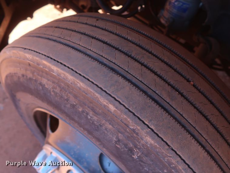 image for item DH0928 2005 Freightliner Columbia  semi truck