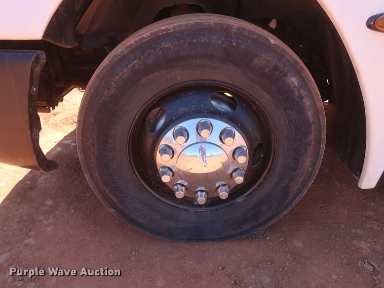 image for item DH0928 2005 Freightliner Columbia  semi truck