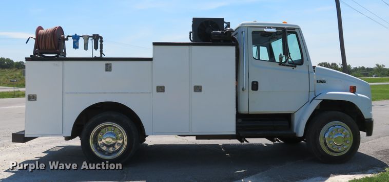image for item DH1053 2004 Freightliner FL70  utility truck