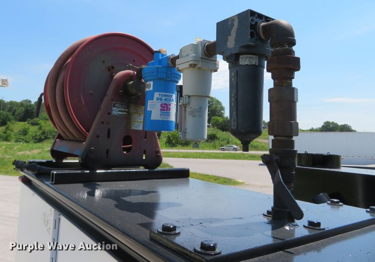 image for item DH1053 2004 Freightliner FL70  utility truck