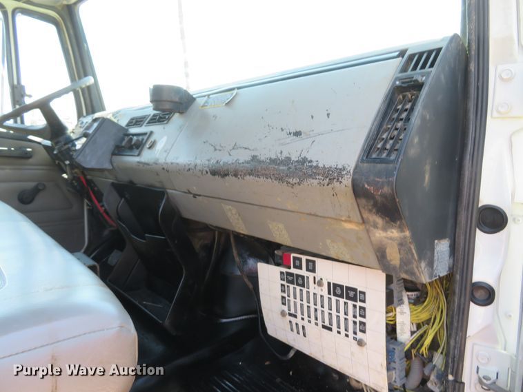 image for item DH1053 2004 Freightliner FL70  utility truck