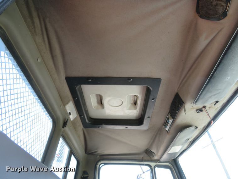 image for item DH1053 2004 Freightliner FL70  utility truck