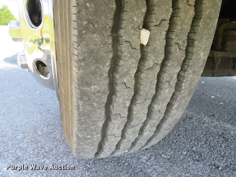 image for item DH1053 2004 Freightliner FL70  utility truck