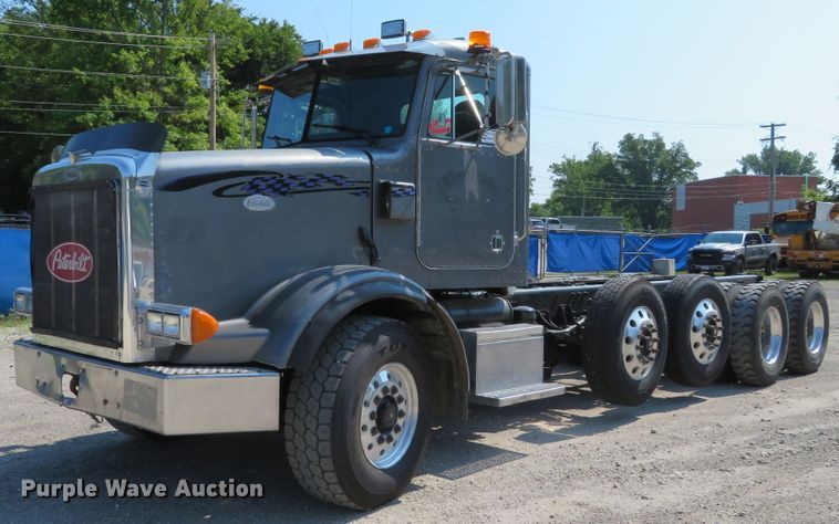 image for item DH1069 1996 Peterbilt 378  truck cab and chassis