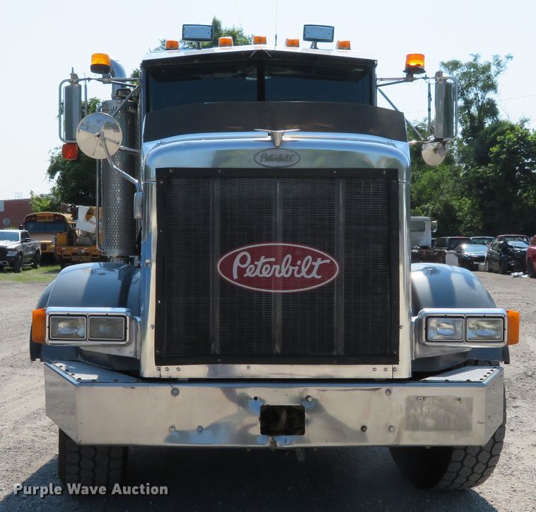 image for item DH1069 1996 Peterbilt 378  truck cab and chassis