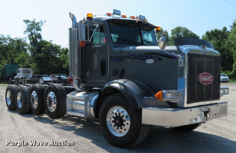 image for item DH1069 1996 Peterbilt 378  truck cab and chassis