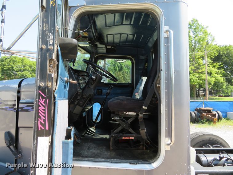 image for item DH1069 1996 Peterbilt 378  truck cab and chassis