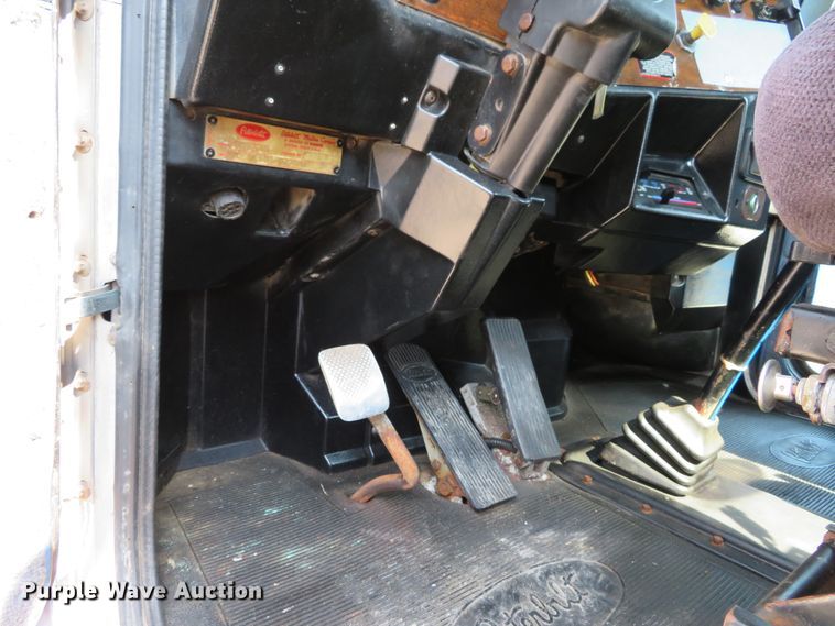 image for item DH1069 1996 Peterbilt 378  truck cab and chassis