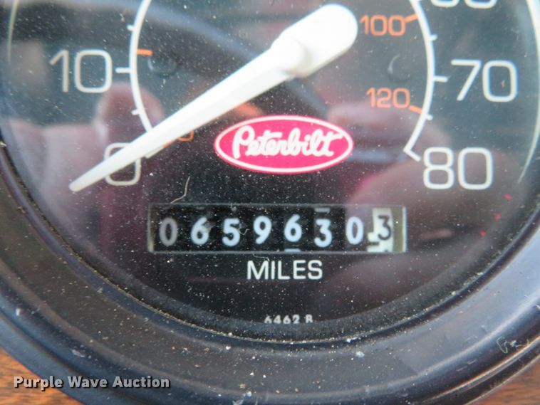 image for item DH1069 1996 Peterbilt 378  truck cab and chassis