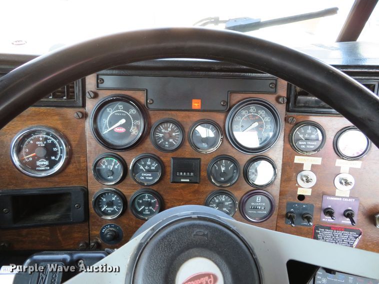 image for item DH1069 1996 Peterbilt 378  truck cab and chassis