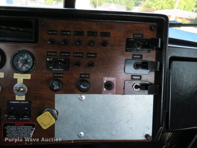 image for item DH1069 1996 Peterbilt 378  truck cab and chassis