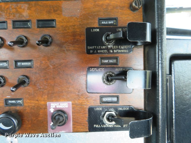 image for item DH1069 1996 Peterbilt 378  truck cab and chassis