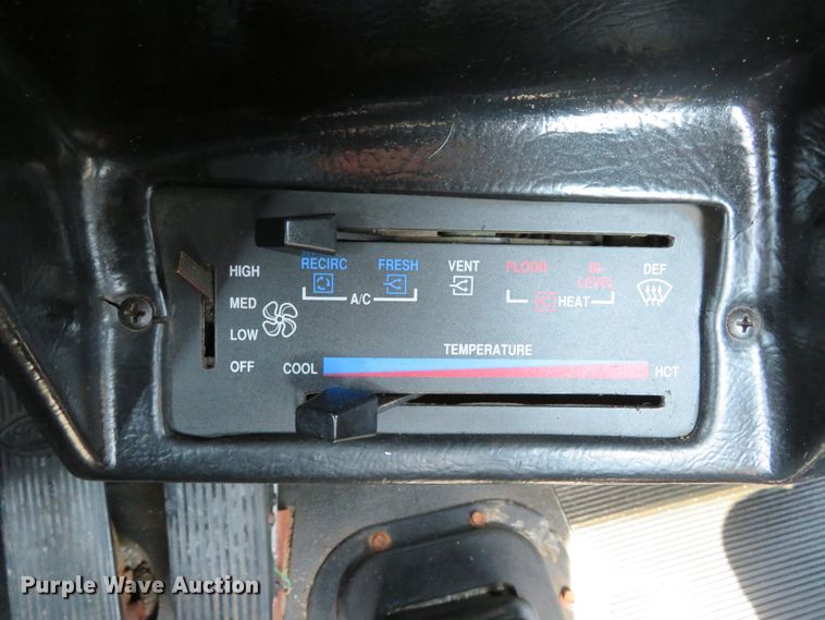 image for item DH1069 1996 Peterbilt 378  truck cab and chassis