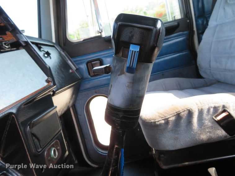 image for item DH1069 1996 Peterbilt 378  truck cab and chassis