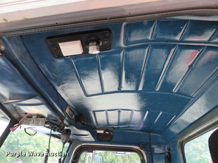 image for item DH1069 1996 Peterbilt 378  truck cab and chassis