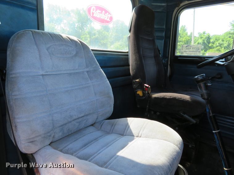image for item DH1069 1996 Peterbilt 378  truck cab and chassis