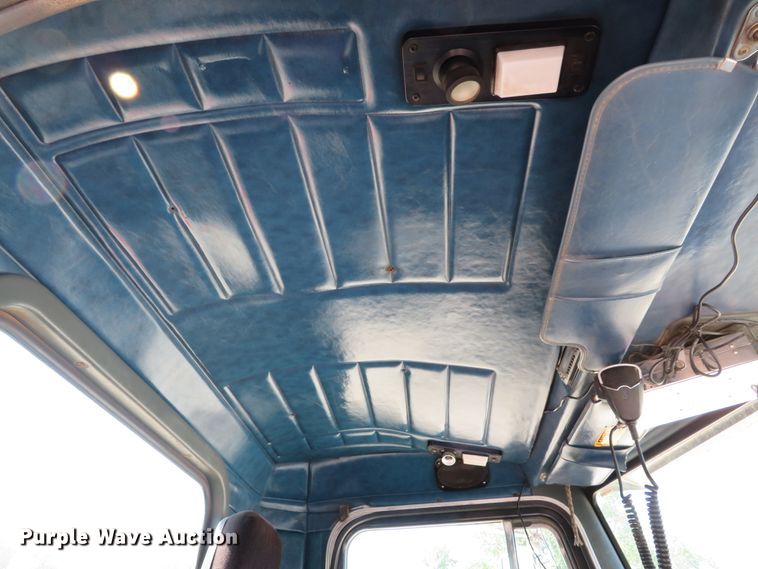 image for item DH1069 1996 Peterbilt 378  truck cab and chassis