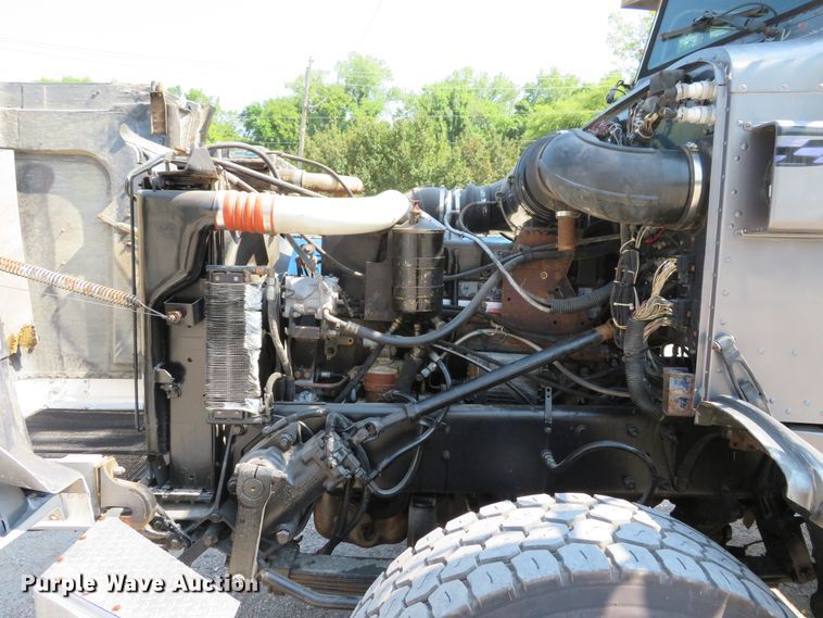 image for item DH1069 1996 Peterbilt 378  truck cab and chassis