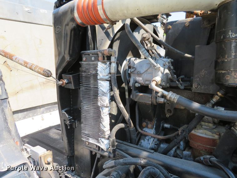 image for item DH1069 1996 Peterbilt 378  truck cab and chassis