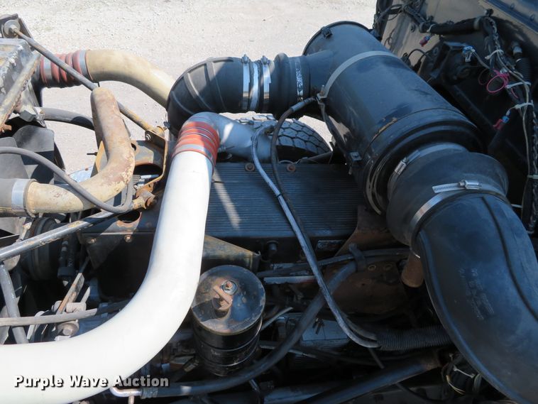 image for item DH1069 1996 Peterbilt 378  truck cab and chassis