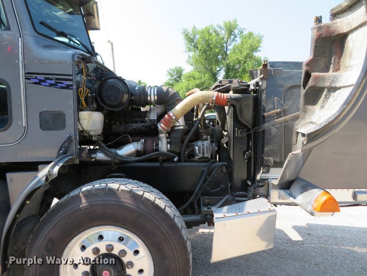 image for item DH1069 1996 Peterbilt 378  truck cab and chassis