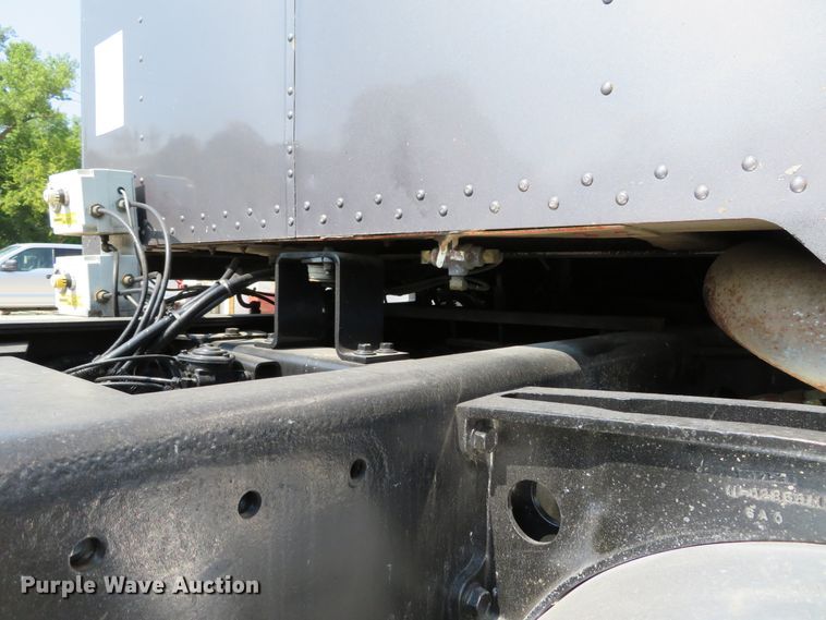 image for item DH1069 1996 Peterbilt 378  truck cab and chassis