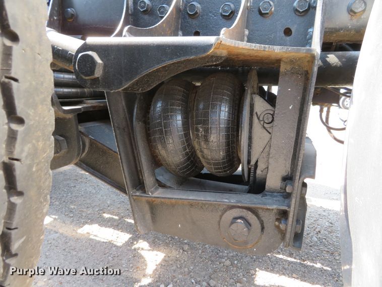 image for item DH1069 1996 Peterbilt 378  truck cab and chassis