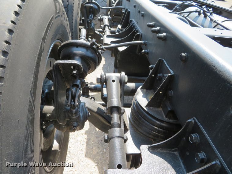 image for item DH1069 1996 Peterbilt 378  truck cab and chassis