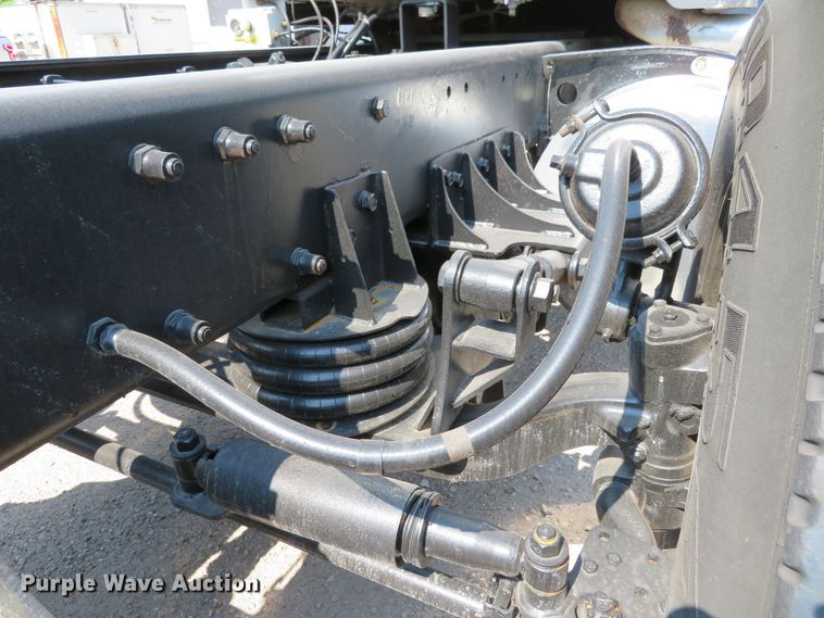 image for item DH1069 1996 Peterbilt 378  truck cab and chassis