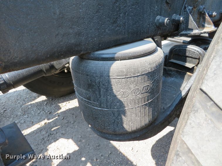 image for item DH1069 1996 Peterbilt 378  truck cab and chassis