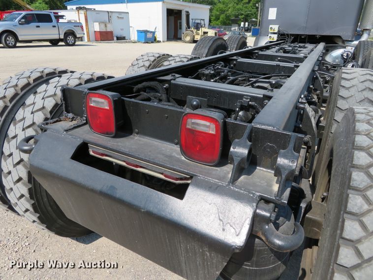 image for item DH1069 1996 Peterbilt 378  truck cab and chassis