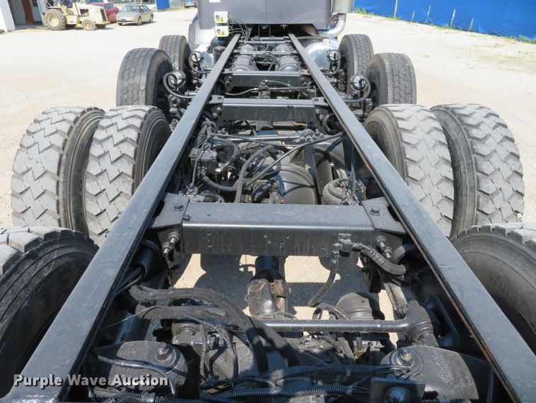 image for item DH1069 1996 Peterbilt 378  truck cab and chassis