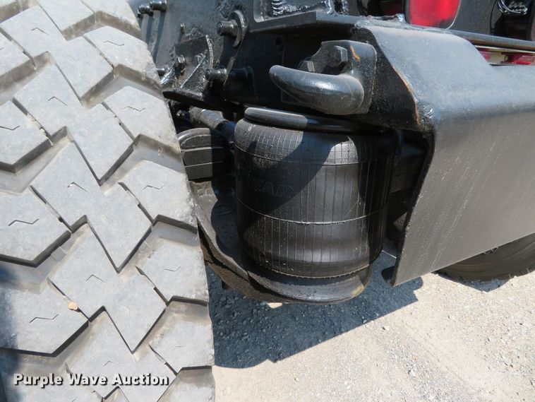 image for item DH1069 1996 Peterbilt 378  truck cab and chassis