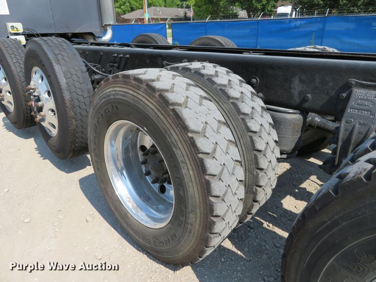 image for item DH1069 1996 Peterbilt 378  truck cab and chassis