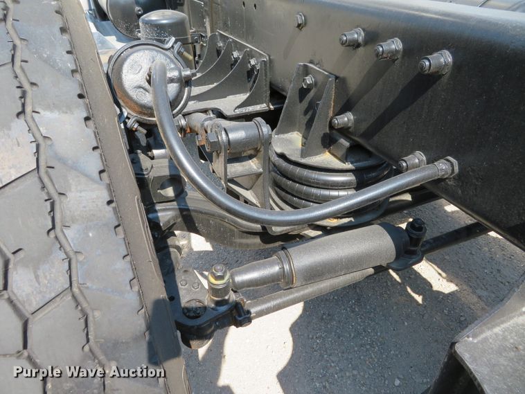 image for item DH1069 1996 Peterbilt 378  truck cab and chassis