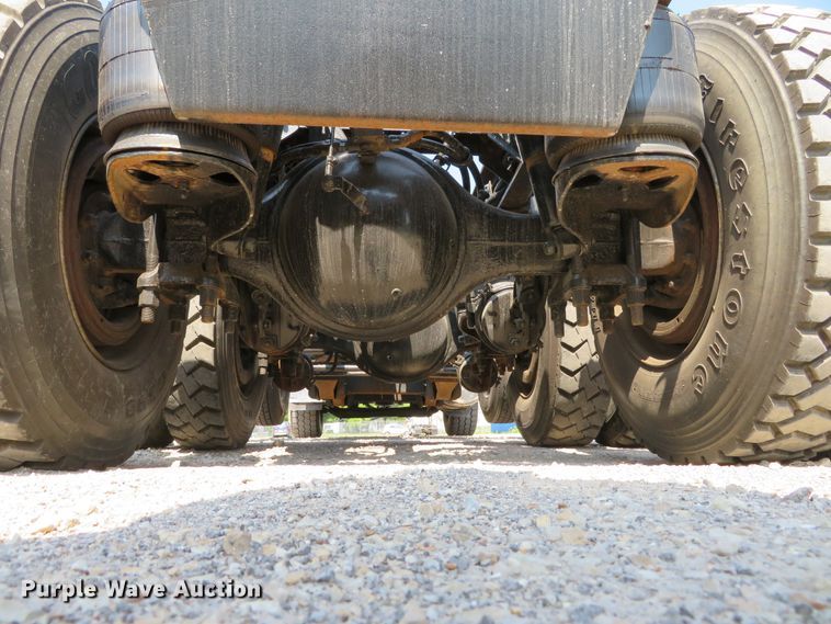 image for item DH1069 1996 Peterbilt 378  truck cab and chassis