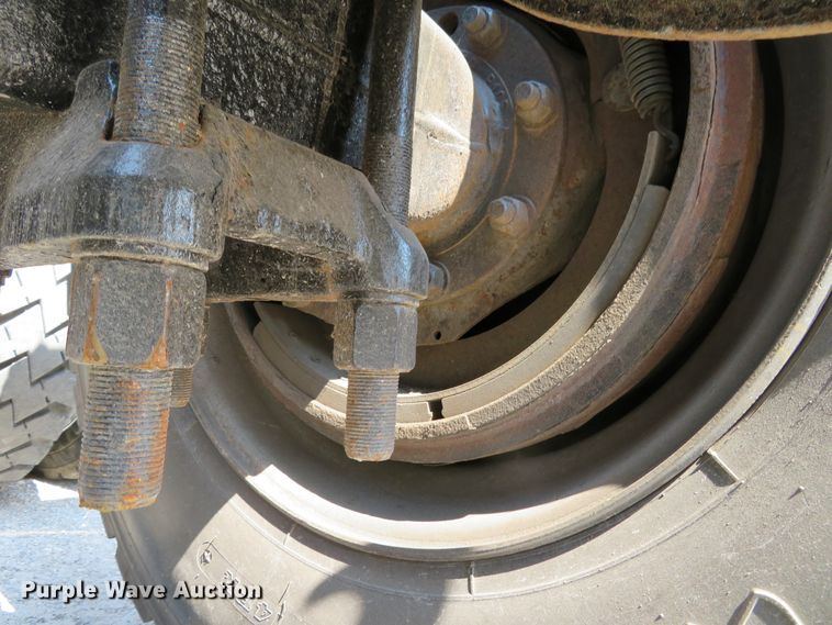 image for item DH1069 1996 Peterbilt 378  truck cab and chassis