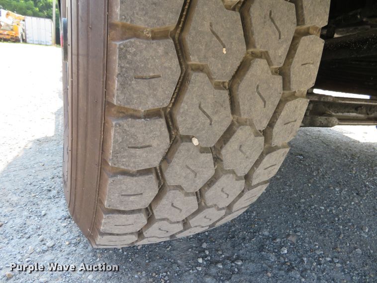 image for item DH1069 1996 Peterbilt 378  truck cab and chassis