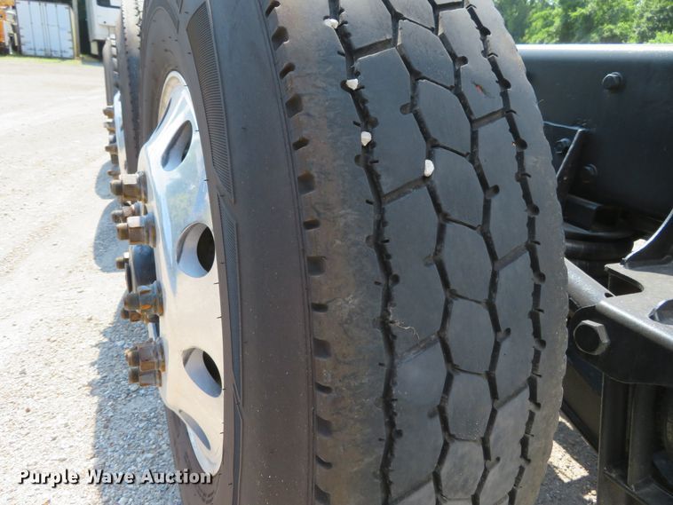 image for item DH1069 1996 Peterbilt 378  truck cab and chassis